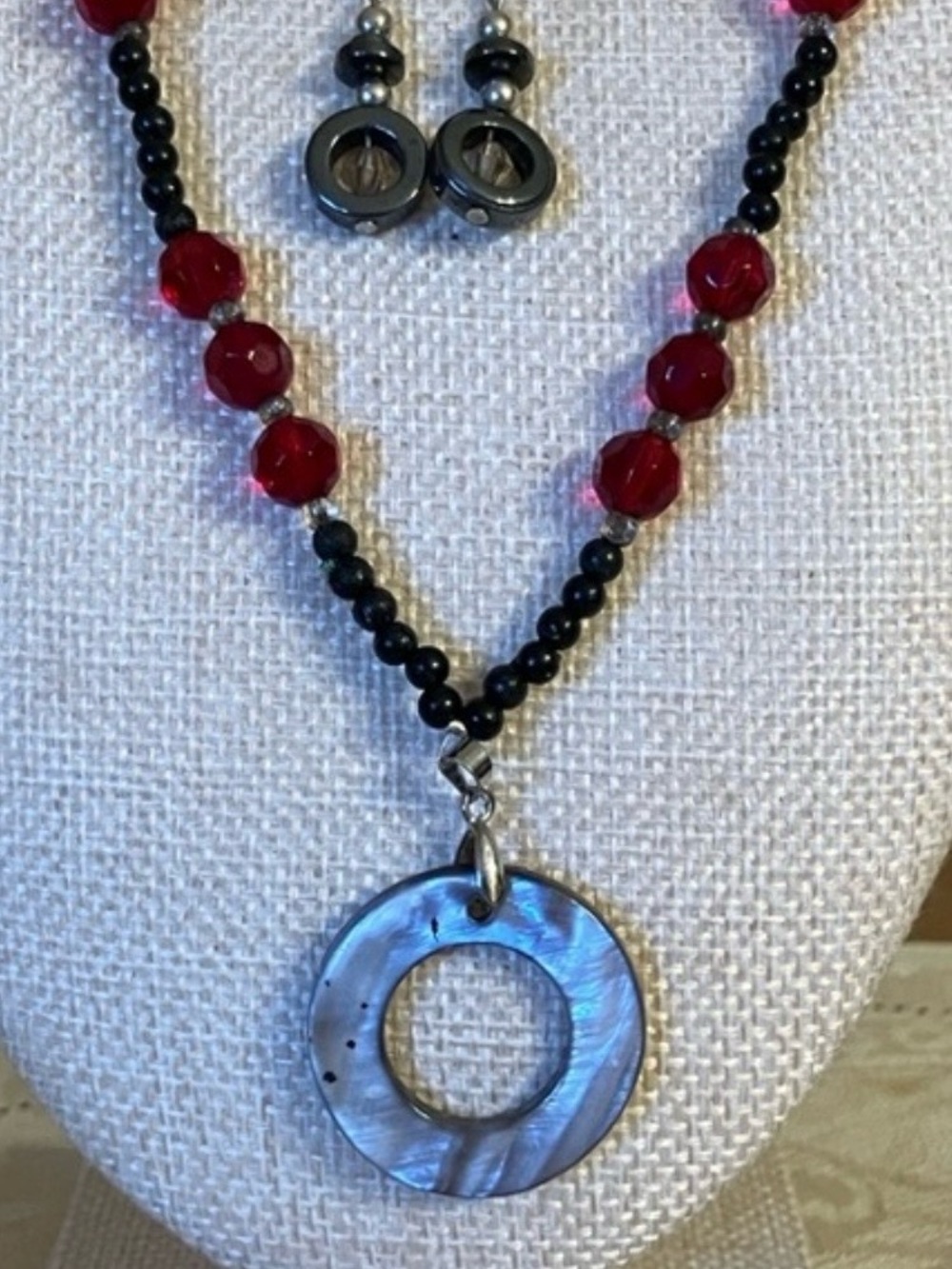 MOTHER OF PEARL PENDANT ON SEED BEAD AND CRYSTAL CHAIN / MATCHED EARRINGS - Picture 13 of 13